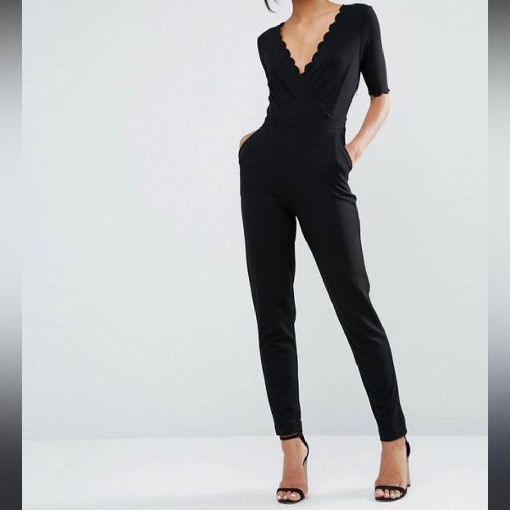French Connection black scalloped trim crossed front short sleeves jumpsuit Sz 6